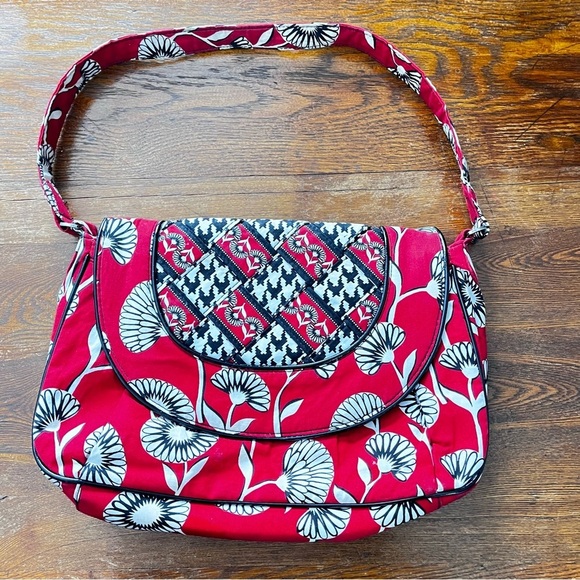 Vera Bradley | Red Quilted Deco Daisy Flap Shoulder Bag - Picture 1 of 13